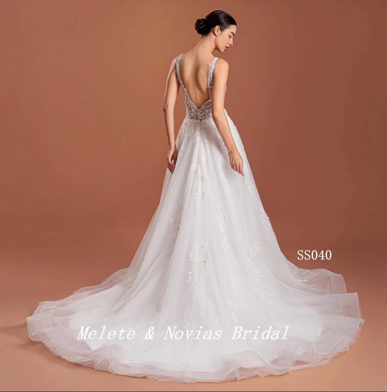 Classic A Line Tulle Lace V Neck Bridal Wedding Dress
