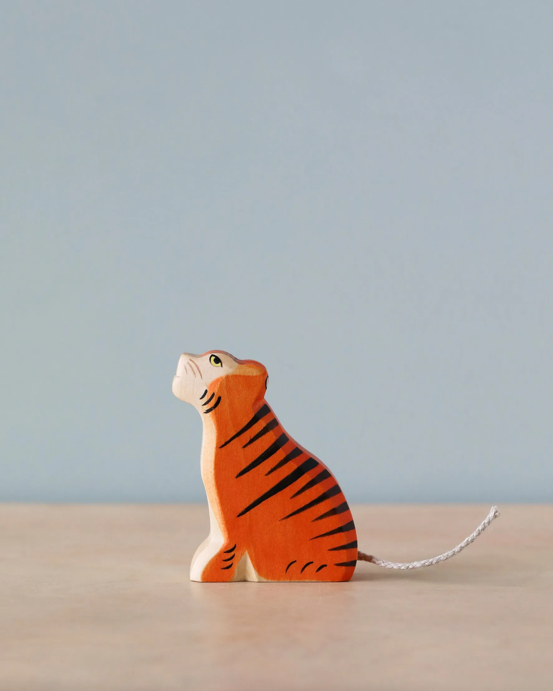 Handmade Holzwald Sitting Tiger