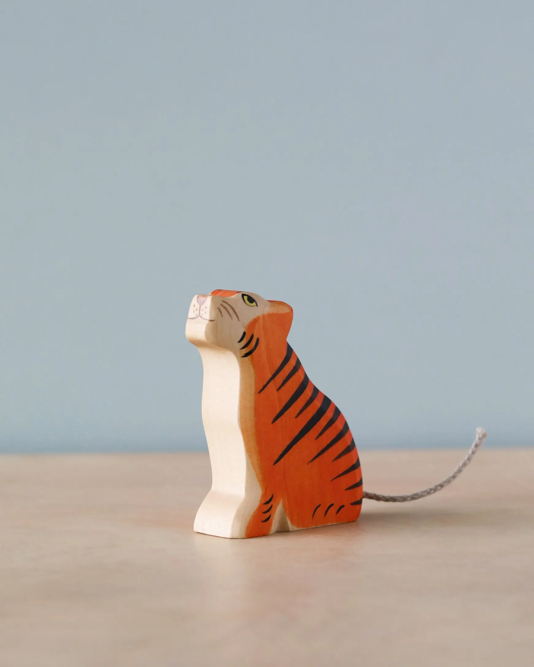 Handmade Holzwald Sitting Tiger